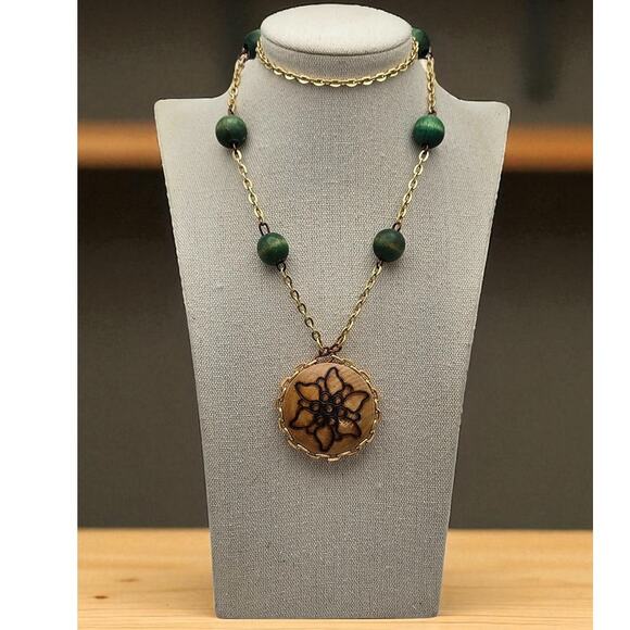 Vintage Green Bead Reversible Floral Pendant Boho Necklace - Picture 5 of 7